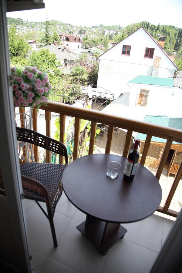 Guest House Milana Sukhumi Eksteriør billede